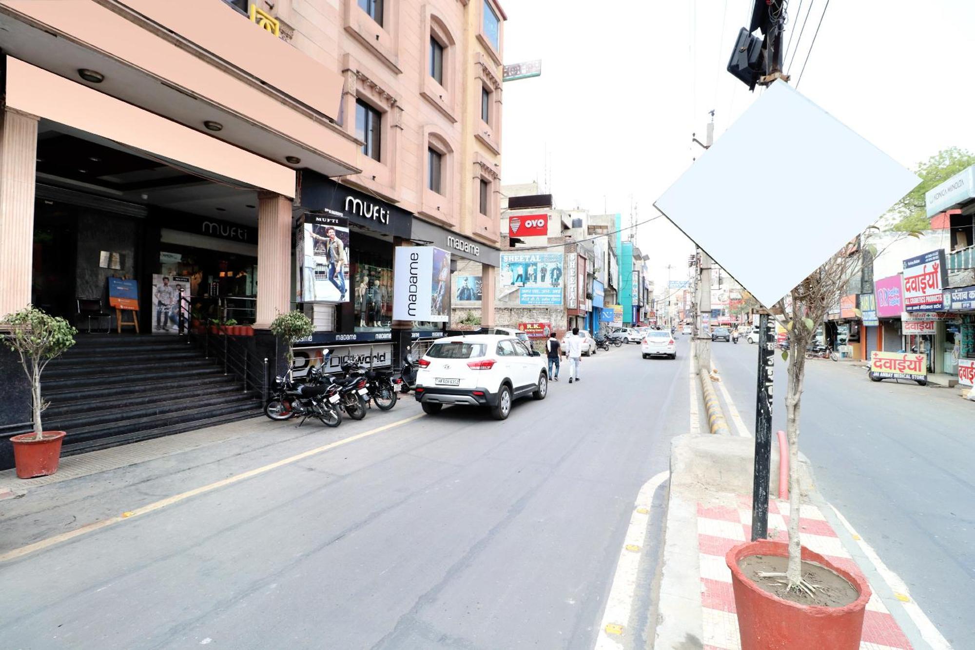 โรงแรมลีลา กรันเด การ์นาล ภายนอก รูปภาพ